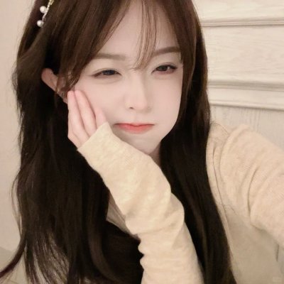 举杯畅饮的姐姐们